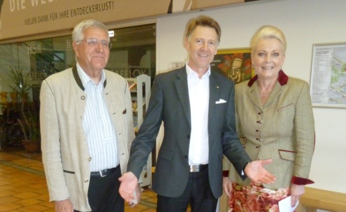 Da die finanzielle Unterstützung durch den Lions Club München Solln auch den Bürgern der Stadt Rosenheim zugutekam, hat unsere Oberbürgermeisterin Gabriele Bauer die Gelegenheit genutzt, die Gäste aus München zu begrüßen und sich bei ihnen für die gewährte Unterstützung zu bedanken.